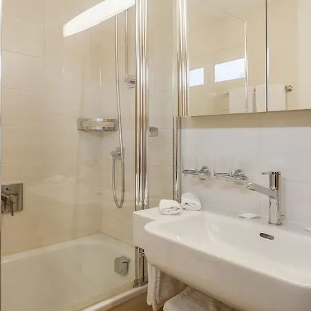 Bristol 3* סאס פה